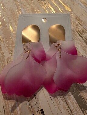 New! Pink Ombre Petal Drop Earrings • NWT (Ga2)